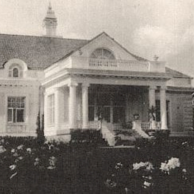Hotelli Hirvihaaran kartanon ruusupenkit 1920-luvulla